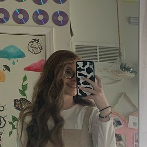 Meet your Posher, Chloe